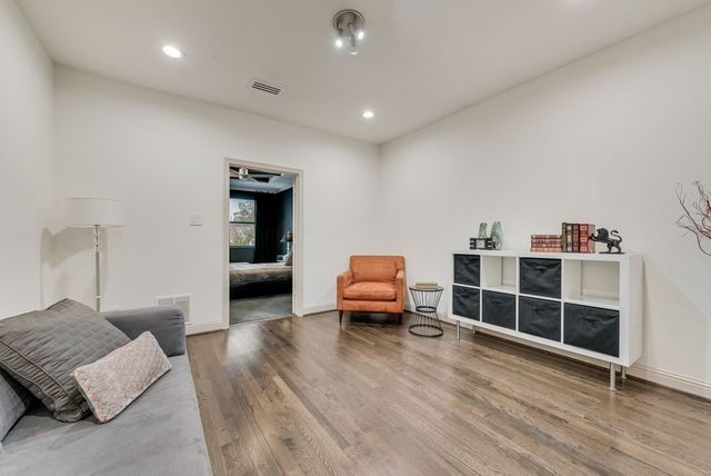 5113 Vandelia Street, Dallas, TX 75235