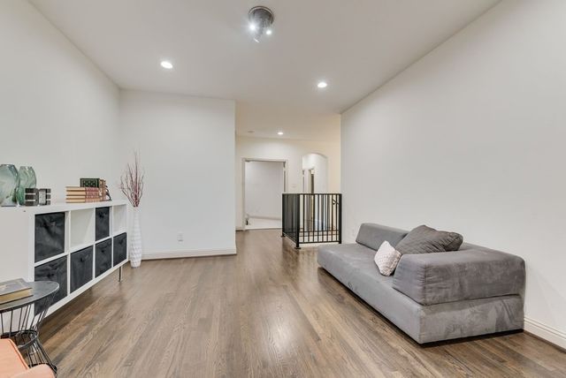 5113 Vandelia Street, Dallas, TX 75235