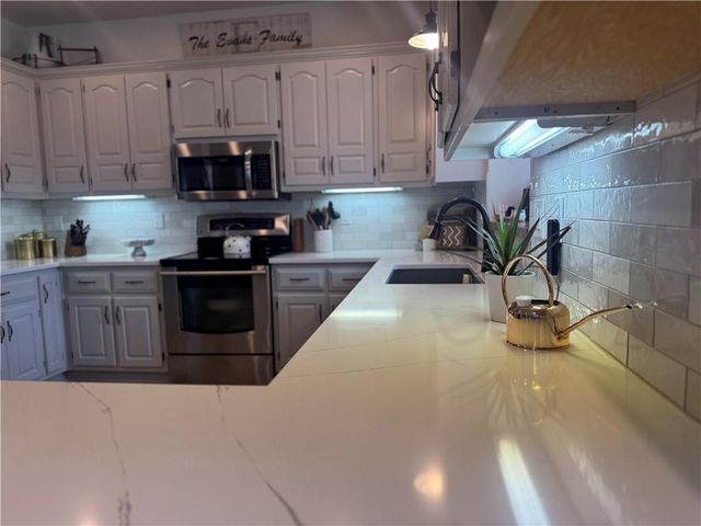 12764 S Gallery Street, Olathe, KS 66062