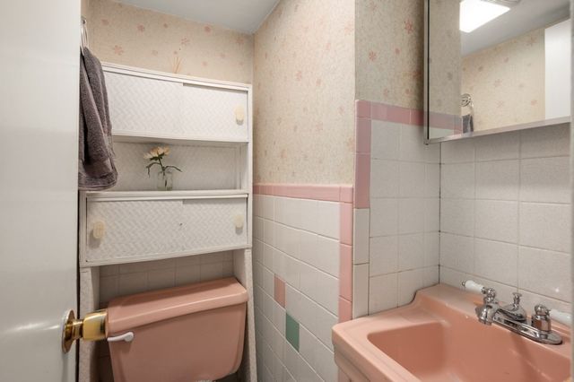 55 Arlington St, Lowell, MA 01854