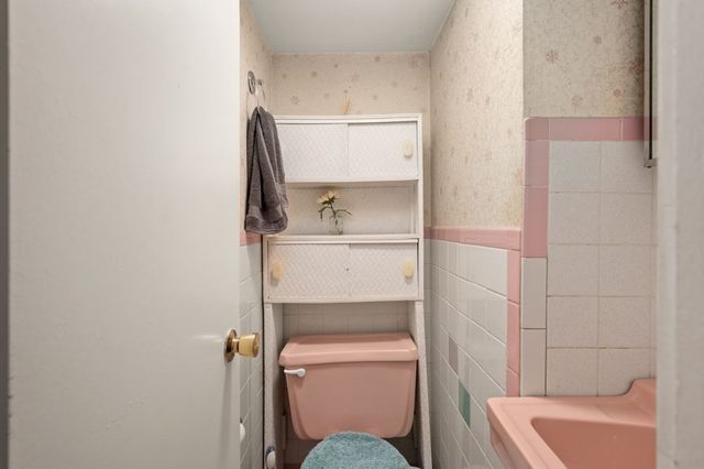 55 Arlington St, Lowell, MA 01854