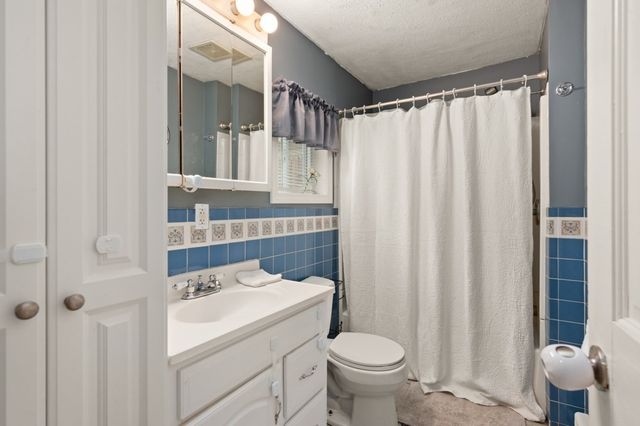 55 Arlington St, Lowell, MA 01854