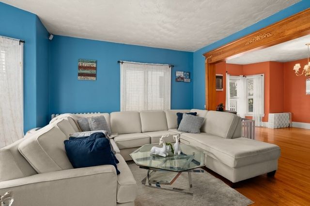 55 Arlington St, Lowell, MA 01854