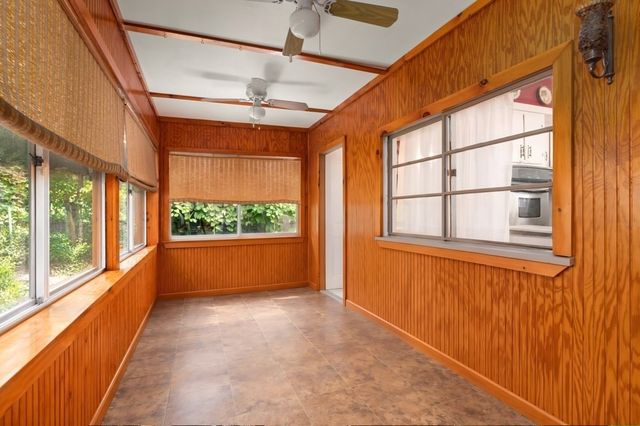 55 Arlington St, Lowell, MA 01854
