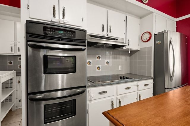 55 Arlington St, Lowell, MA 01854