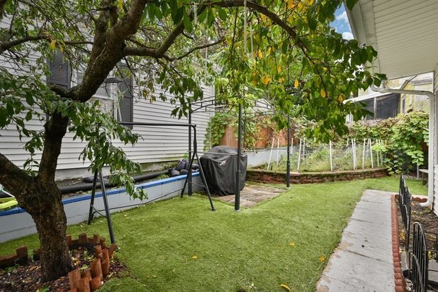 55 Arlington St, Lowell, MA 01854