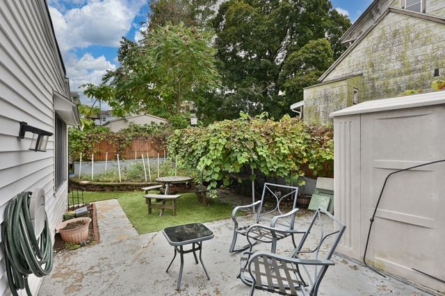 55 Arlington St, Lowell, MA 01854
