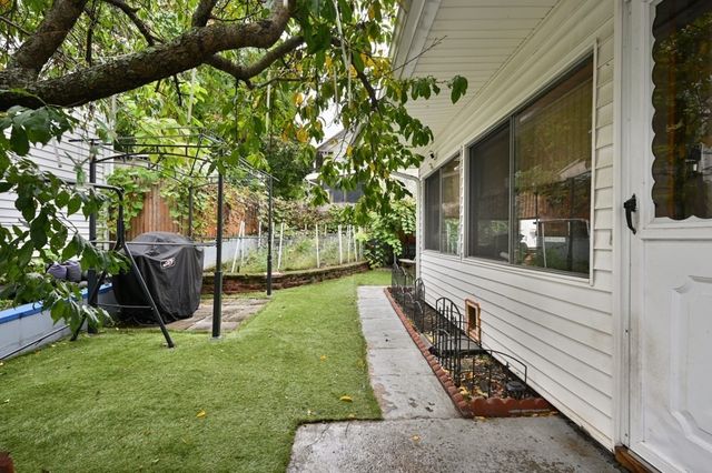 55 Arlington St, Lowell, MA 01854