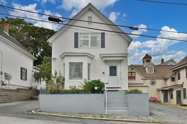 55 Arlington St, Lowell, MA 01854