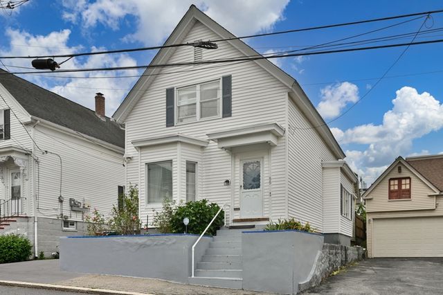 55 Arlington St, Lowell, MA 01854