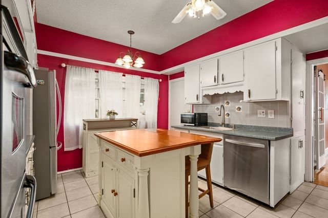 55 Arlington St, Lowell, MA 01854