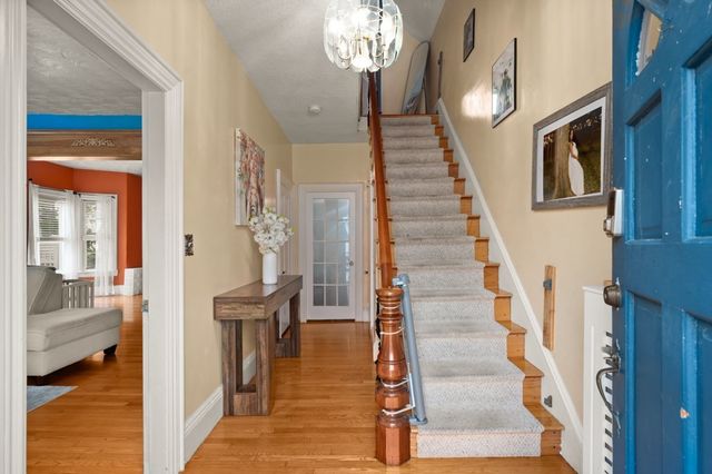 55 Arlington St, Lowell, MA 01854