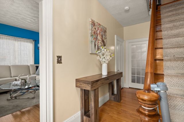 55 Arlington St, Lowell, MA 01854