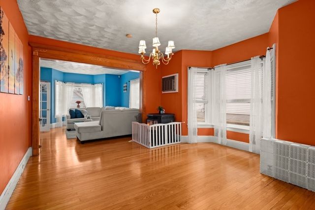 55 Arlington St, Lowell, MA 01854