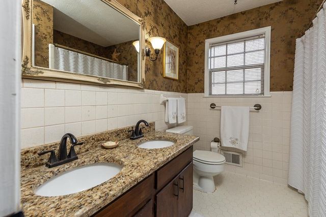 11 VIKING DR, Memphis, TN 38018