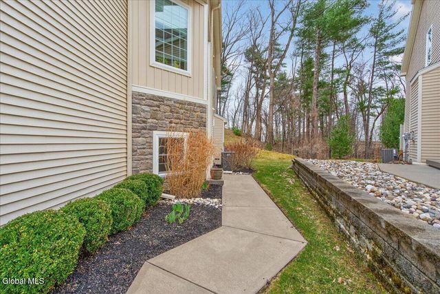 21 Hillman Loop, Round Lake, NY 12151