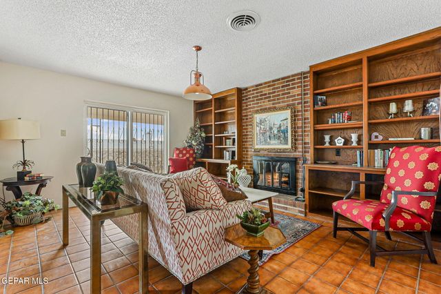 540 MARTHMONT Way, El Paso, TX 79912