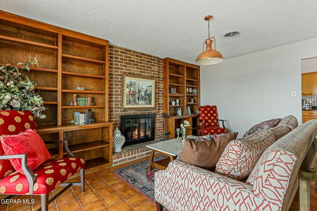 540 MARTHMONT Way, El Paso, TX 79912