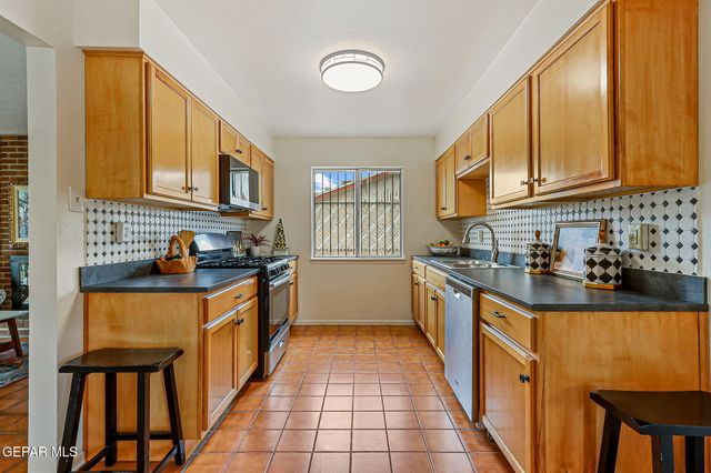 540 MARTHMONT Way, El Paso, TX 79912