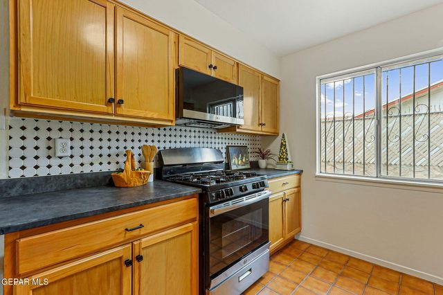 540 MARTHMONT Way, El Paso, TX 79912