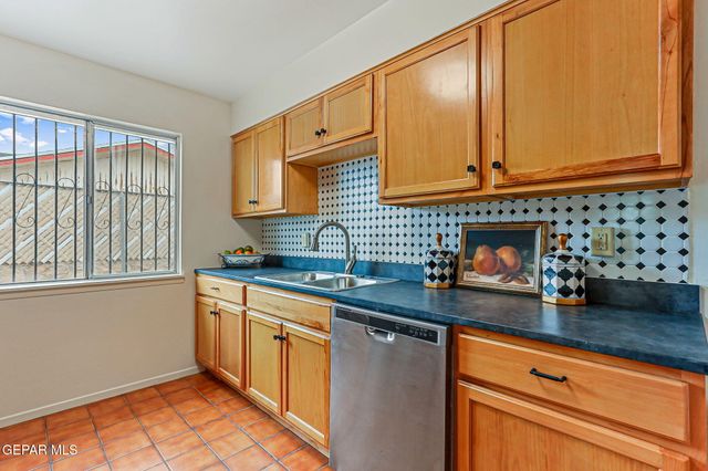 540 MARTHMONT Way, El Paso, TX 79912