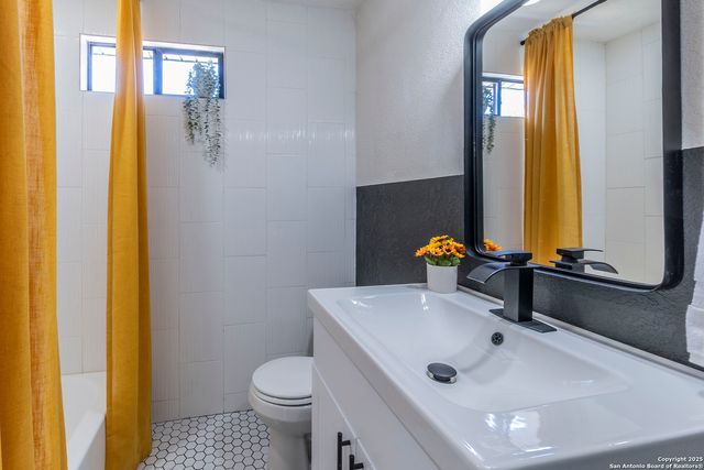 1702 santa barbara, San Antonio, TX 78201