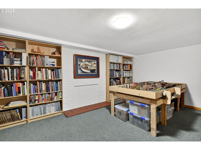 3564 Sw COUNCIL CREST Dr, Portland, OR 97239