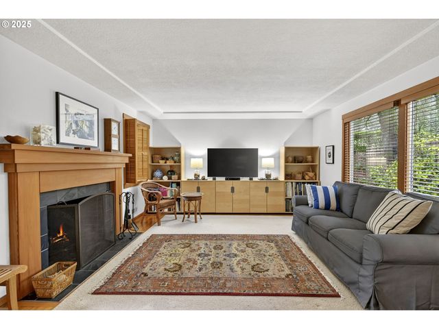 3564 Sw COUNCIL CREST Dr, Portland, OR 97239