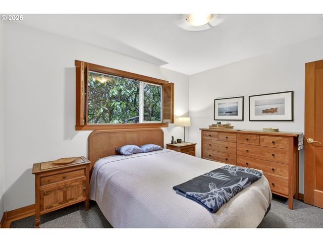3564 Sw COUNCIL CREST Dr, Portland, OR 97239