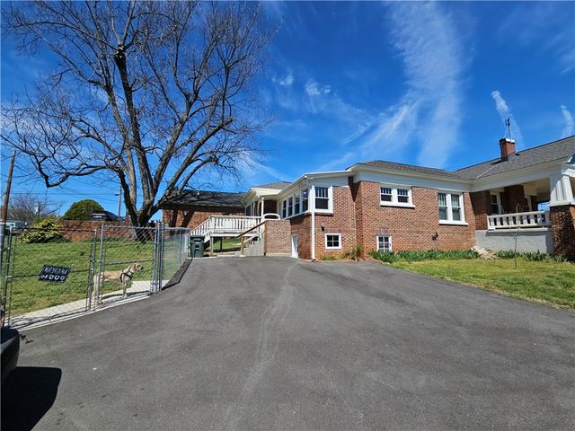 208 Pendelton Street, Pickens, SC 29671