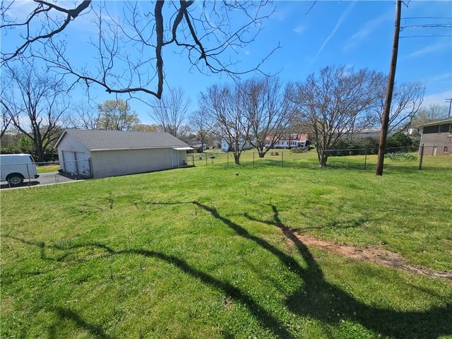 208 Pendelton Street, Pickens, SC 29671