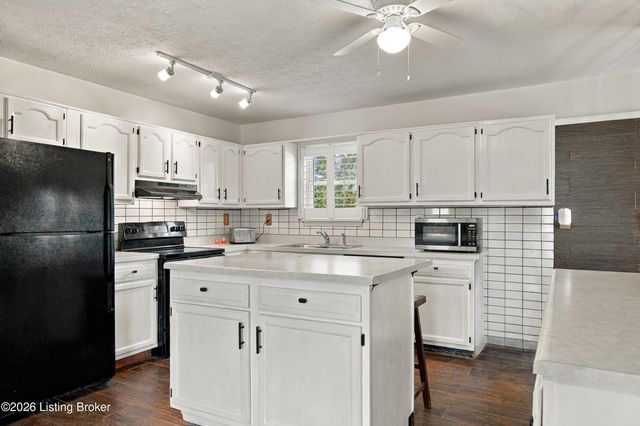12207 Somerset Dr, Louisville, KY 40229