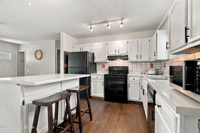 12207 Somerset Dr, Louisville, KY 40229