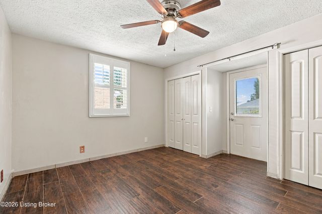 12207 Somerset Dr, Louisville, KY 40229