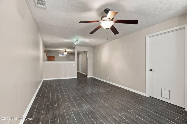 12207 Somerset Dr, Louisville, KY 40229