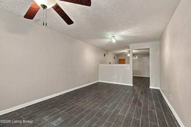 12207 Somerset Dr, Louisville, KY 40229