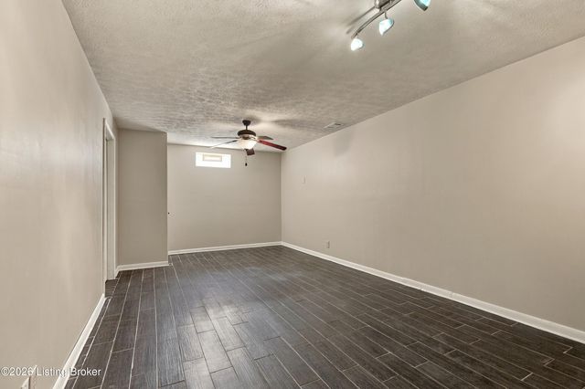 12207 Somerset Dr, Louisville, KY 40229