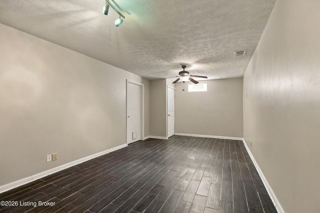 12207 Somerset Dr, Louisville, KY 40229