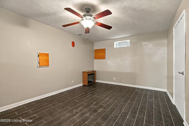 12207 Somerset Dr, Louisville, KY 40229