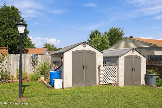 12207 Somerset Dr, Louisville, KY 40229