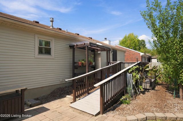 12207 Somerset Dr, Louisville, KY 40229