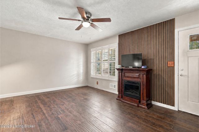 12207 Somerset Dr, Louisville, KY 40229