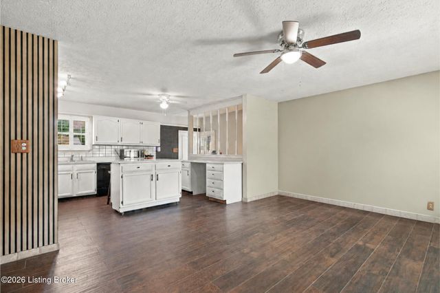 12207 Somerset Dr, Louisville, KY 40229