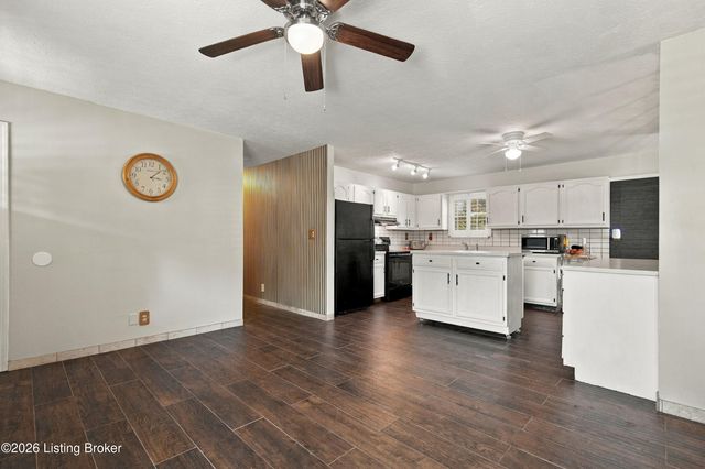 12207 Somerset Dr, Louisville, KY 40229