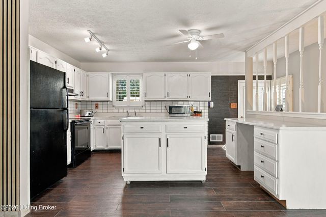 12207 Somerset Dr, Louisville, KY 40229