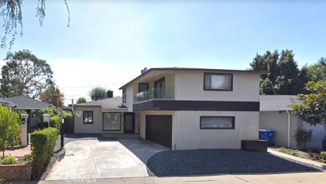 11336 Montana, Los Angeles, CA 90049