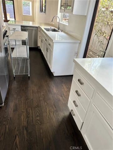 11336 Montana, Los Angeles, CA 90049