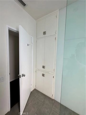 11336 Montana, Los Angeles, CA 90049