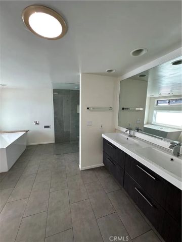11336 Montana, Los Angeles, CA 90049