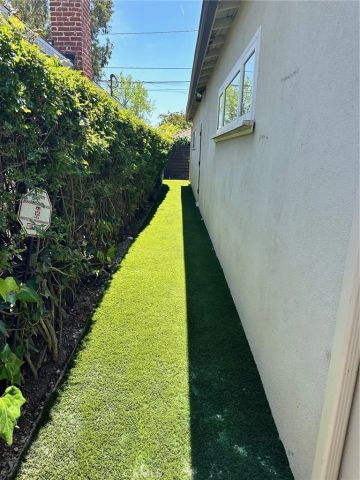 11336 Montana, Los Angeles, CA 90049